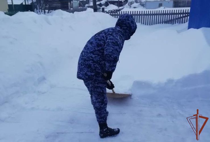  Росгвардия оказала социально-бытовую помощь ветеранам службы и пожилым гражданам в Тюменской области