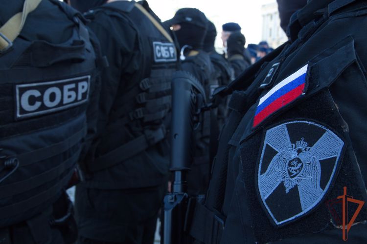 При участии саратовского СОБР Росгвардии задержаны подозреваемые в разбойном нападении (видео)