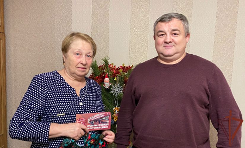 Представители Росгвардии в новогодние праздники навестили матерей погибших военнослужаших в Кургане