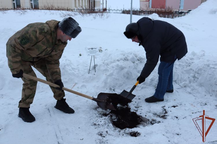Военнослужащие Росгвардии на Чукотке приняли участие в акции, посвященной освобождению Ленинграда