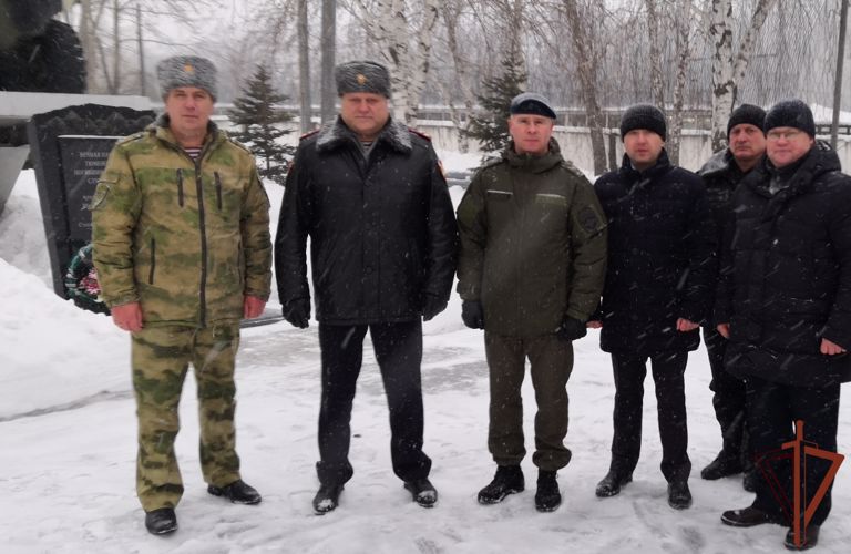 Бойцы и ветераны тюменских ОМОН и СОБР Росгвардии встретились с Героем России Александром Головашкиным