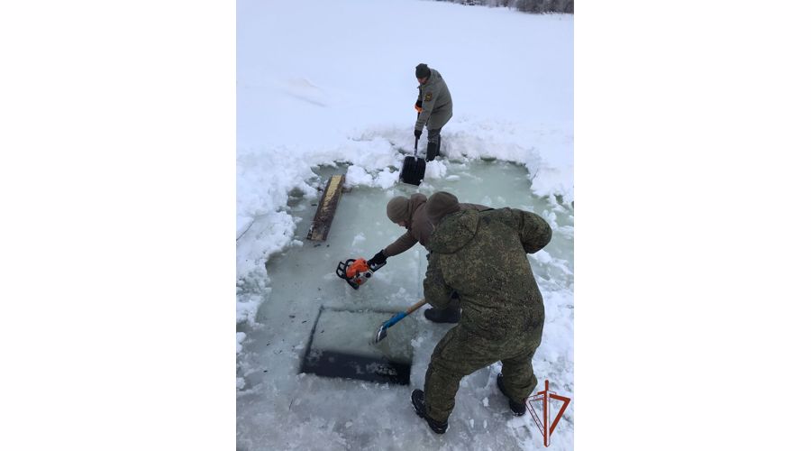 Росгвардейцы приняли участие в обустройстве места крещенских купаний в Архангельске