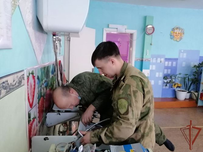 Росгвардейцы в Зауралье оказали помощь подшефному дошкольному детскому учреждению