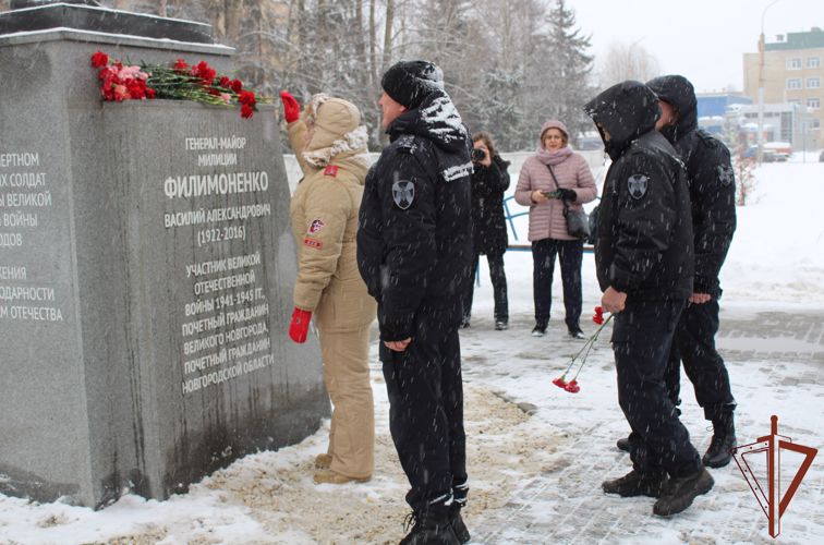 Росгвардейцы приняли участие в мероприятиях, посвященных 100-летию со дня рождения первого генерала новгородской милиции