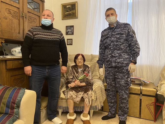   Жителей блокадного Ленинграда с 78-й годовщиной снятия немецко-фашисткой блокады поздравили росгвардейцы (видео)