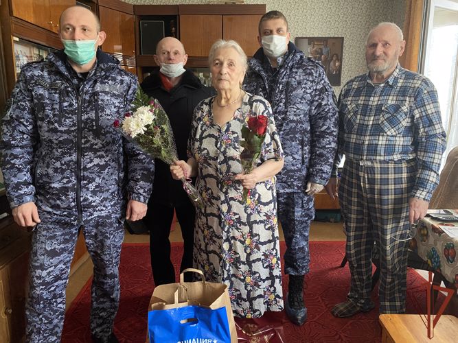   Жителей блокадного Ленинграда с 78-й годовщиной снятия немецко-фашисткой блокады поздравили росгвардейцы (видео)