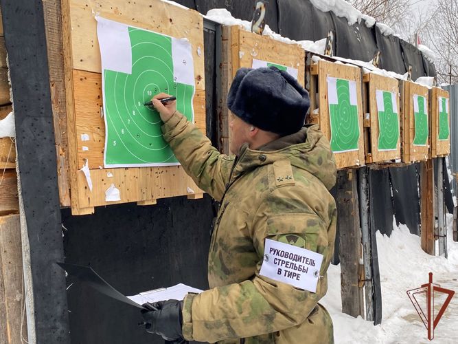 Военнослужащие и сотрудники управления Уральского округа Росгвардии провели стрельбы  (видео)