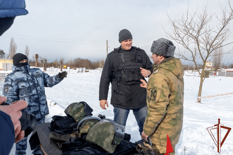 Кубанские взрывотехники Росгвардии познакомили представителей региональных телекомпаний со своей профессией 