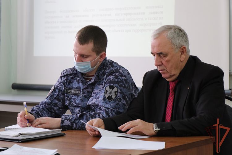 Представители Росгвардии приняли участие в семинаре по вопросам безопасности ТЭК в Калуге