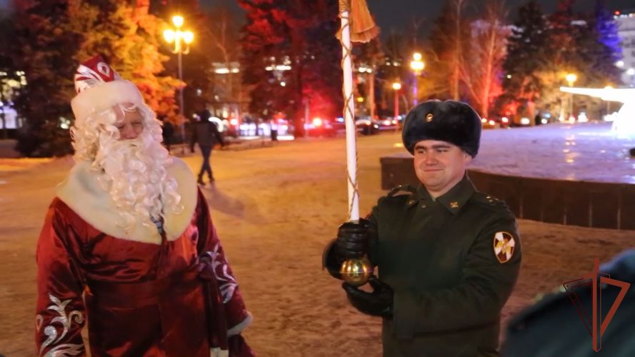 Военные оркестры Уральского округа Росгвардии организовали новогодний флешмоб (фото, видео)