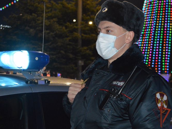 Росгвардейцы задержали подозреваемых в угоне автомобиля в Алтайском крае