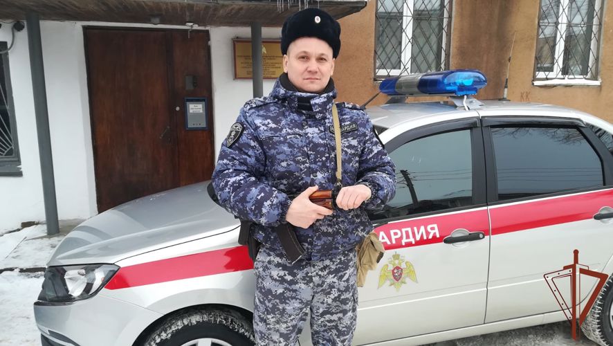 Росгвардеец спас тонувшую в реке собаку в Тверской области