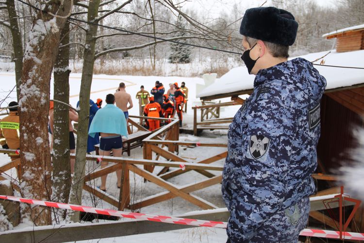 Около 3 тысяч росгвардейцев обеспечивали порядок в православный праздник на территории ЦФО