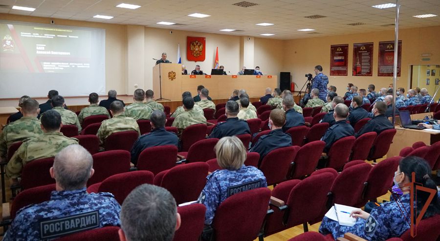 Командующий Приволжским округом проинспектировал Управление Росгвардии по Оренбургской области