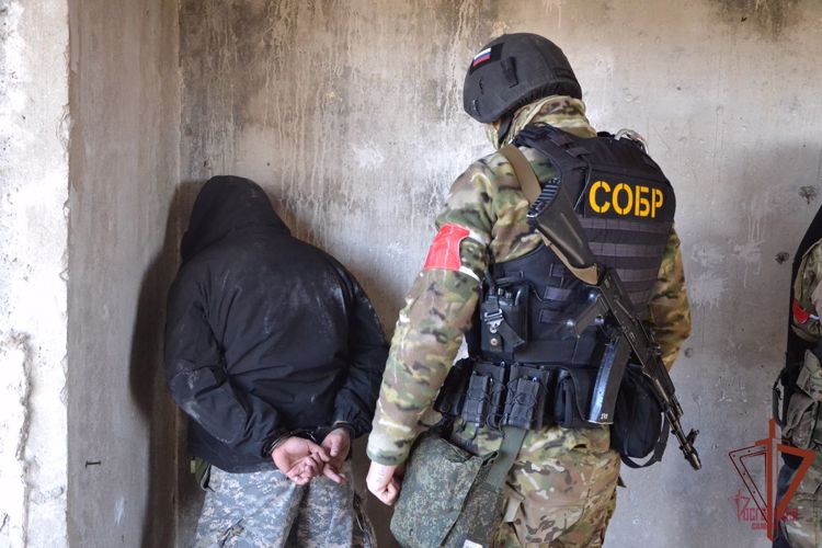 При содействии самарского СОБР Росгвардии задержаны подозреваемые в сбыте фальшивых банкнот