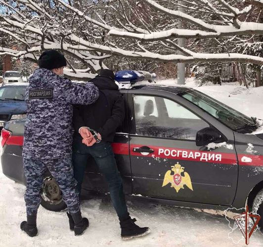  Росгвардейцы задержали в Красноярском крае подозреваемых в ограблении магазина