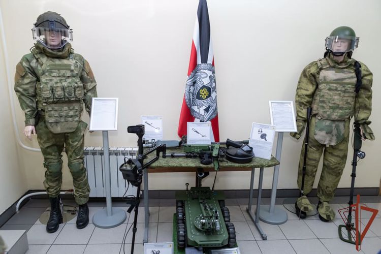 Ко Дню инженерных войск в Росгвардии открылась выставка современных технических средств и уникальных исторических экспонатов