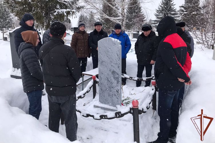 В Татарстане росгвардейцы почтили память коллег, погибших при исполнении служебного долга
