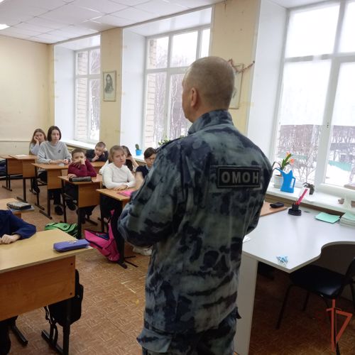Сотрудники Центрального округа Росгвардии провели патриотические мероприятия для школьников и студентов