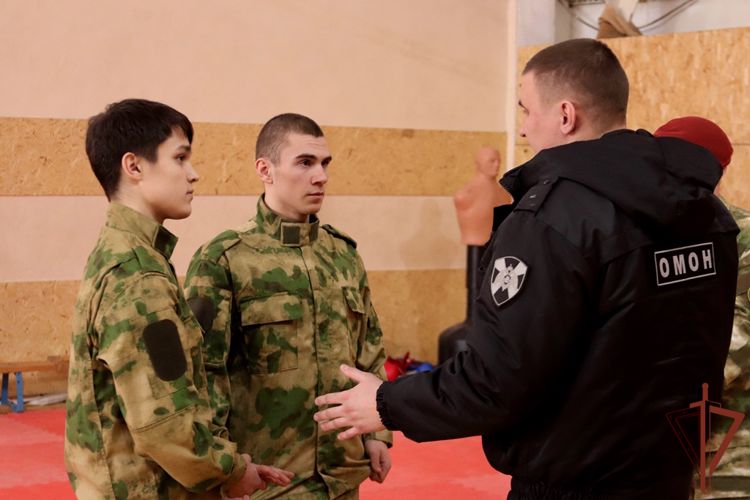Воспитанники военно-патриотического клуба прошли испытания на право ношения краповой тельняшки 