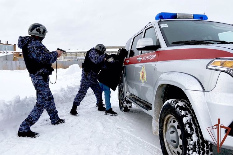Патруль Росгвардии задержал в Ульяновске подозреваемого в совершении разбоя 