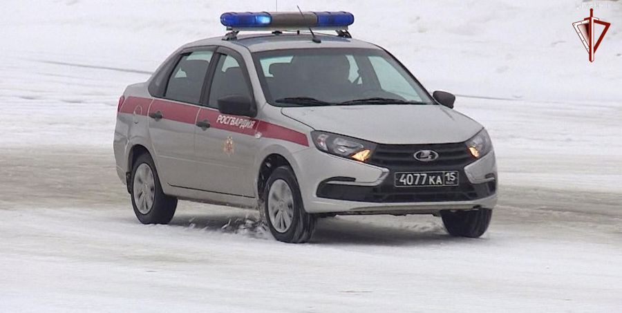Росгвардейцы приняли участие в занятиях по контраварийному вождению в Брянске