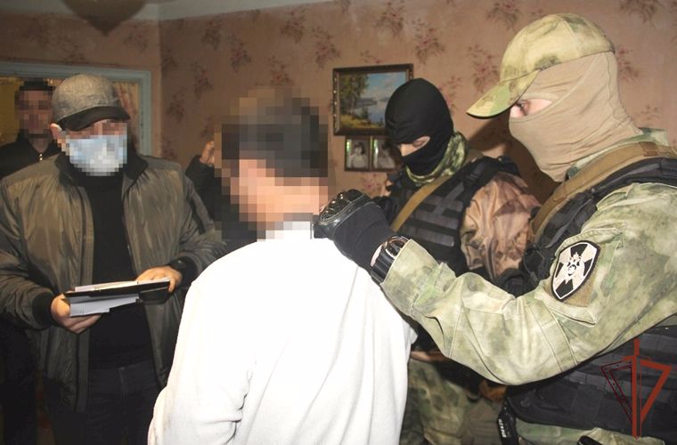 При участии ОМОН Росгвардии задержан организатор наркопритона в Адыгее