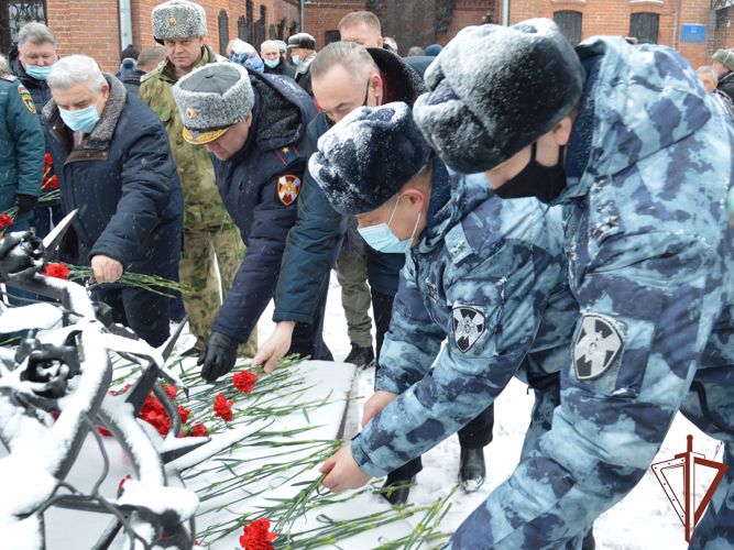 В Сибири военнослужащие и сотрудники Росгвардии почтили память воинов-интернационалистов