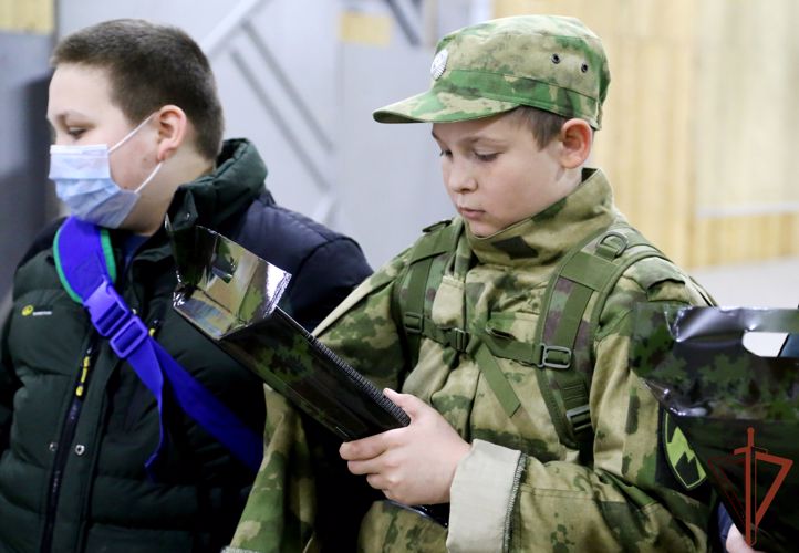 Спецназовцы Росгвардии исполнили мечту школьника из Новокубанска