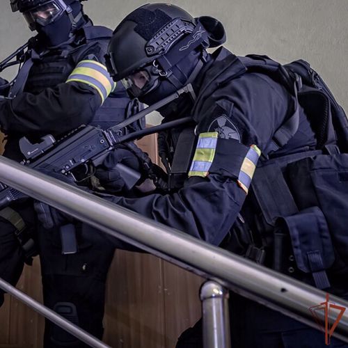 В Подмосковье сотрудники СОБР «Булат» Росгвардии пресекли деятельность группы мошенников