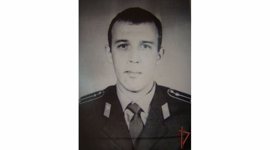 Сотрудники сыктывкарского СОБР почтили память бойца отряда, погибшего при исполнении служебного долга