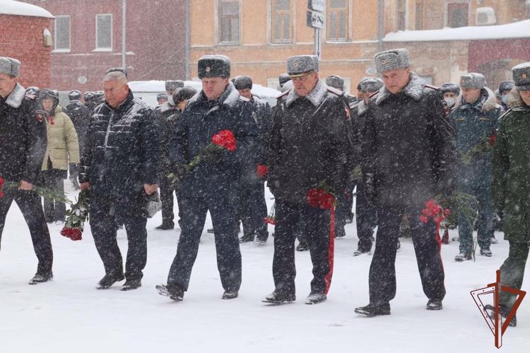 Память погибших коллег почтили росгвардейцы в Самаре 