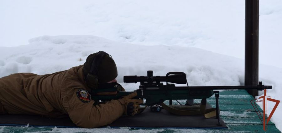 Нижегородские тележурналисты познакомились с профессией снайпера Росгвардии (видео)