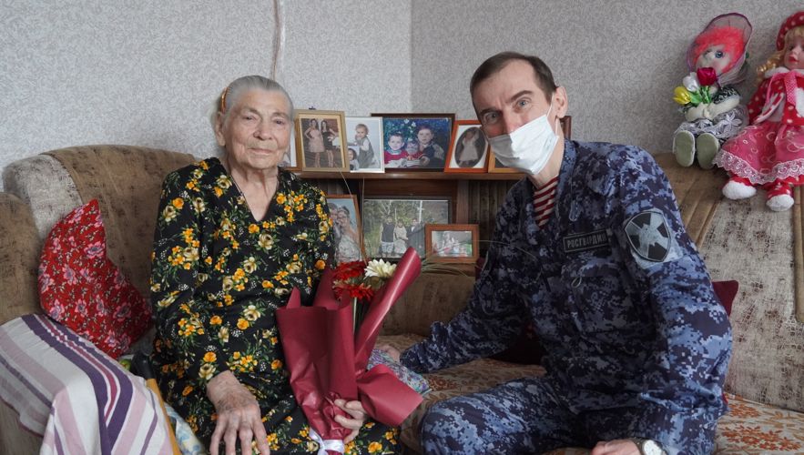 Росгвардия поздравила с Днём защитника Отечества «регулировщицу Победы» Марию Лиманскую