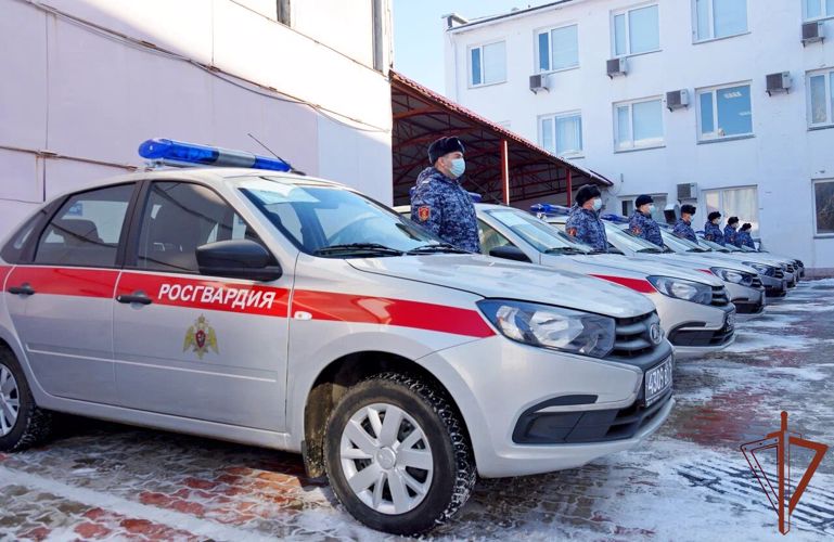 Автопарк Росгвардии пополнился новыми служебными машинами в Крыму 
