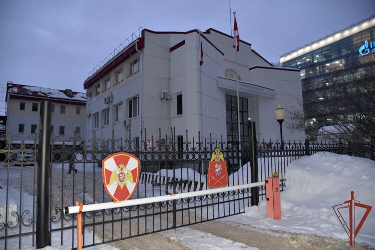 Сотрудники Росгвардии оказали помощь многодетной югорчанке