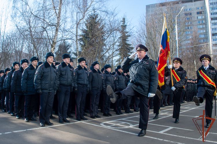 Представители столичного главка Росгвардии поздравили выпускников Юридического колледжа с окончанием обучения 