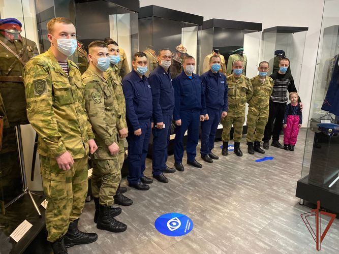 В Сибири росгвардейцы отдали воинские почести защитникам Сталинграда