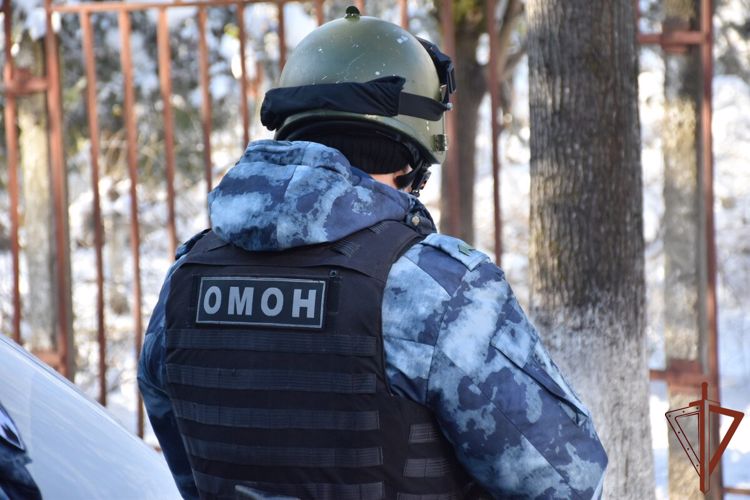 При содействии Росгвардии в Екатеринбурге задержан подозреваемый в незаконном хранении крупной партии наркотика