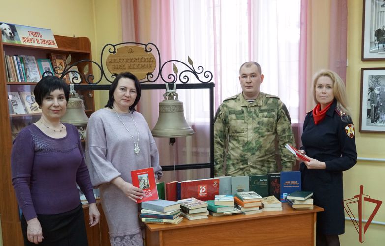 Росгвардейцы Центрального округа присоединились к акции «Дарите книги с любовью»