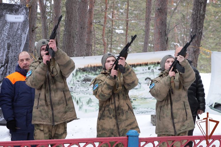 Память жертв Гражданской войны почтили росгвардейцы в Архангельской области