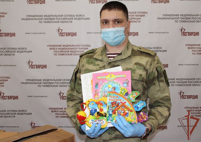 Росгвардейцы присоединились к всероссийской акции книгодарения в Тюменской области (видео)