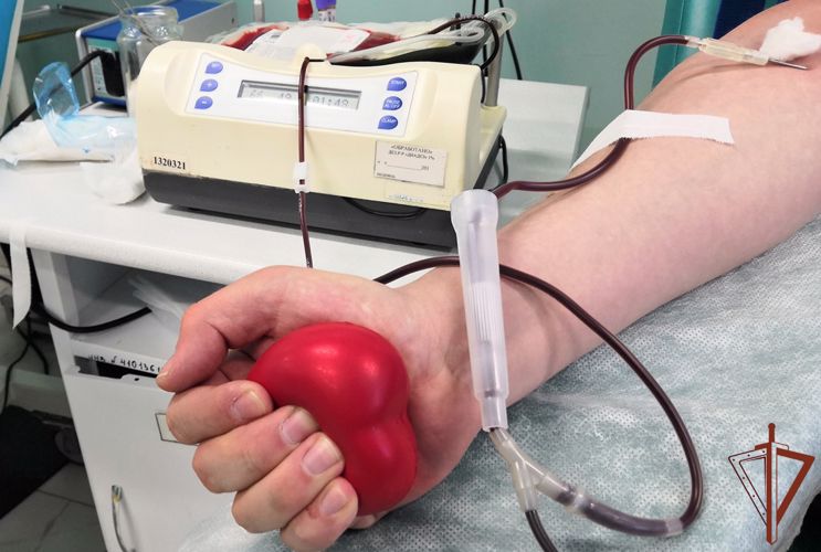 Росгвардейцы поддержали ведомственную акцию «От сердца к сердцу» в Тюмени (видео)