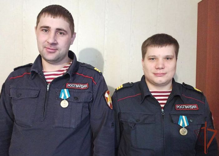 Спасшие жителя Зауралья сотрудники Росгвардии награждены медалями МЧС России