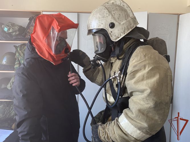 В Сыктывкаре росгвардейцы совместно с региональным МЧС приняли участие в пожарно-тактических занятиях