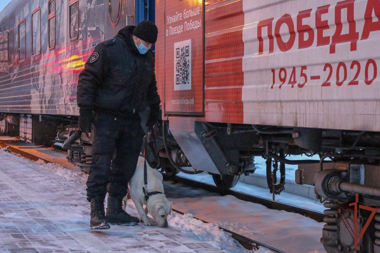 Росгвардейцы обеспечивают правопорядок в рамках работы передвижного музея «Поезд Победы» в Ставрополе 