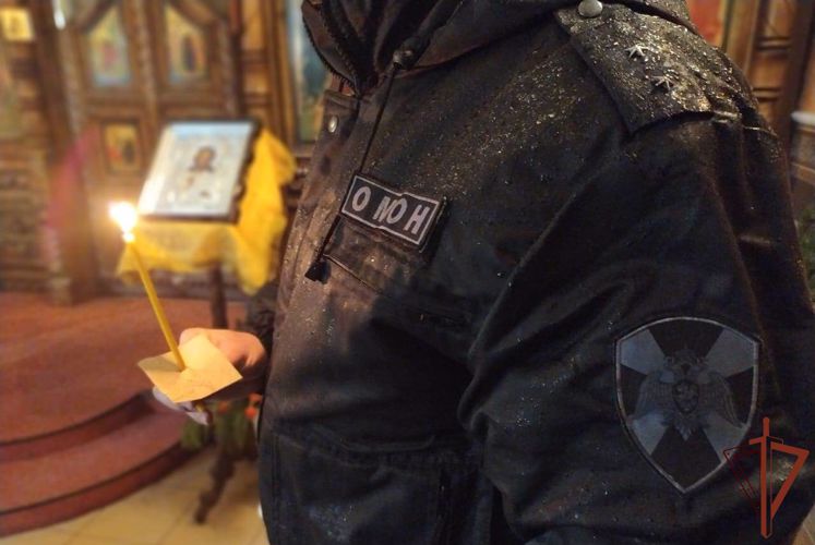 Сотрудники калининградского ОМОН Росгвардии почтили память погибшего товарища 