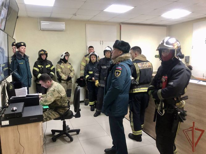 Представители Росгвардии и МЧС провели совместную тренировку в Калининграде