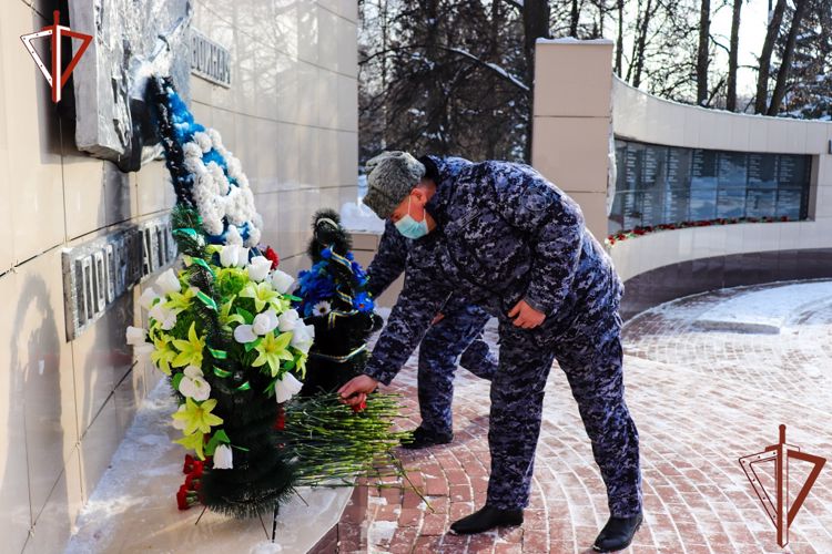 Росгвардейцы в Приволжье почтили память воинов-интернационалистов
