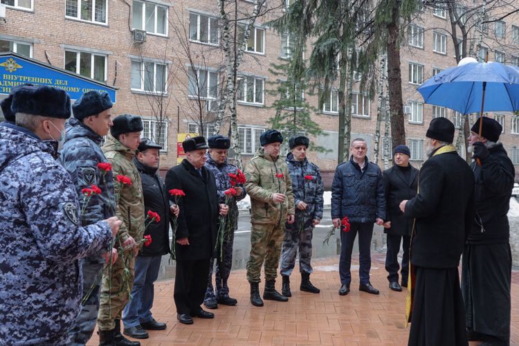 В Москве росгвардейцы почтили память погибших сослуживцев